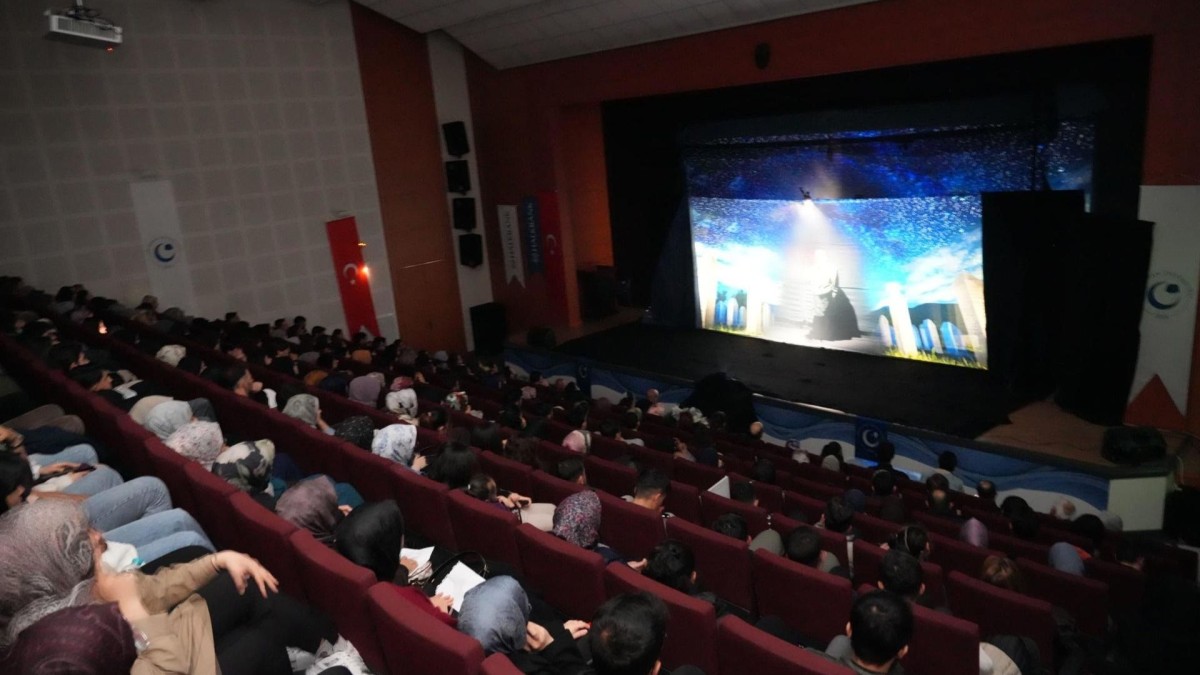 ADYÜ’de ‘Firavunla Yüz Yüze’ oyunu sahnelendi