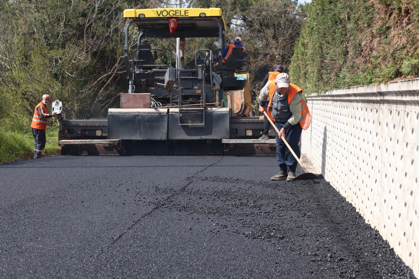 Bursa Osmangazi’de ulaşım konforu için yol seferberliği