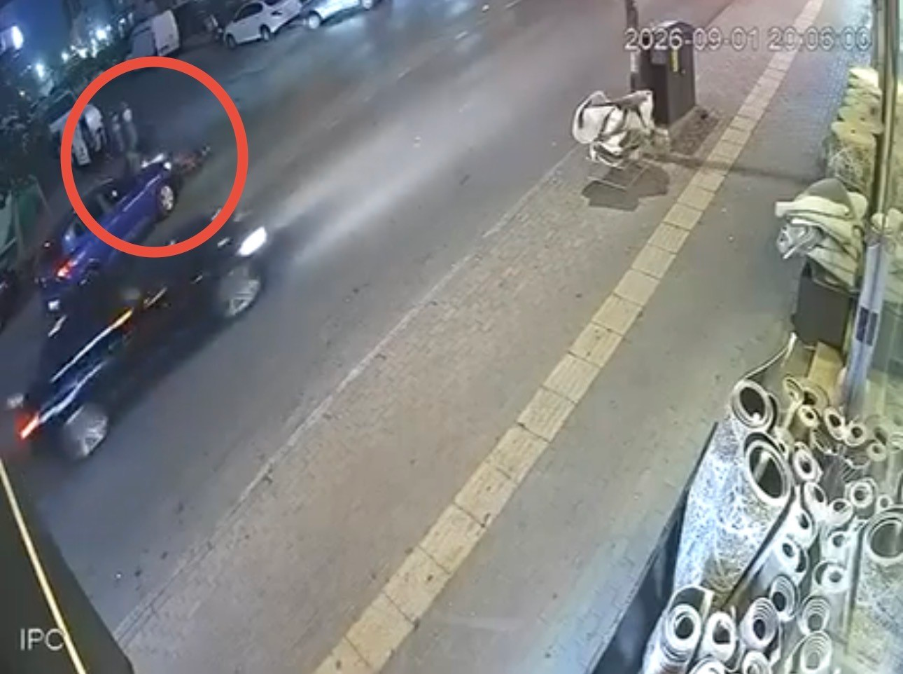 Bursa’da otomobil ile çarpışan motokurye yaralandı